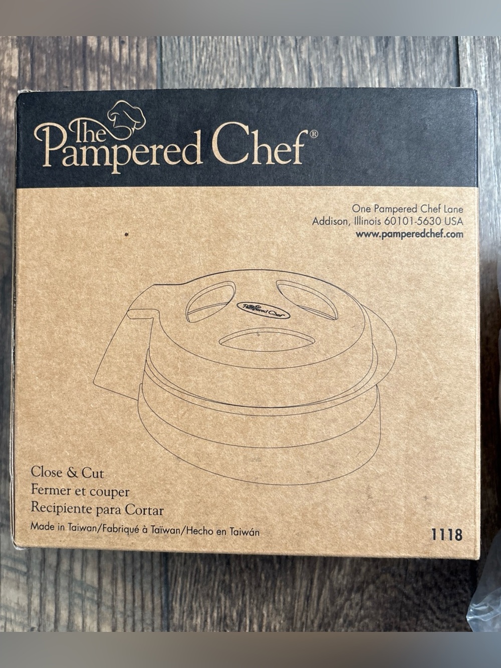 New Pampered Chef Close & Cut #1118 Multipurpose Food Holder and Slicer.